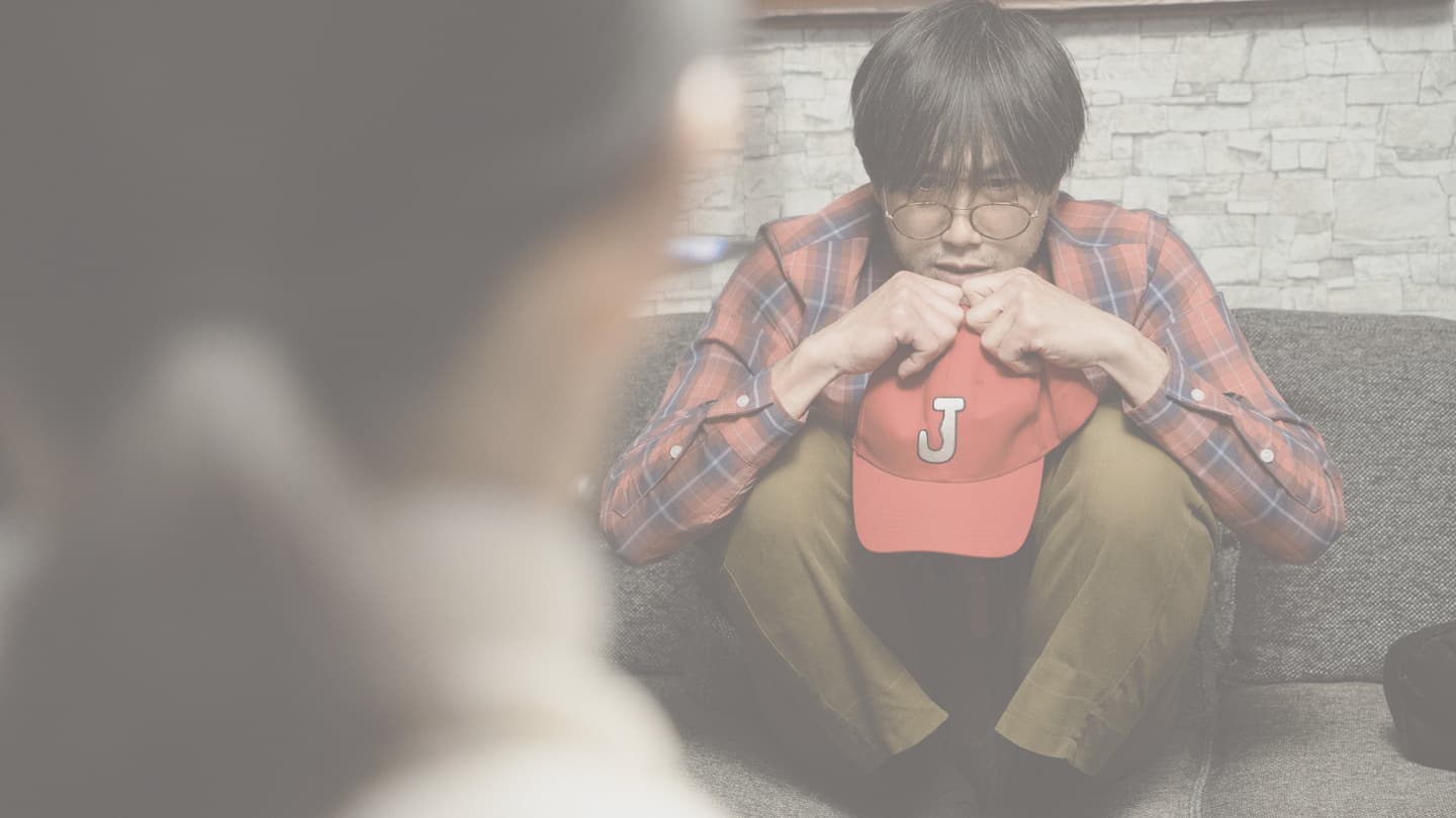 下北沢を散策する外国人女性