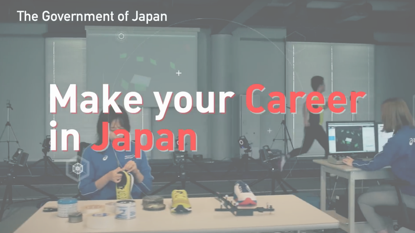 路上で歌う阿尾茂毅